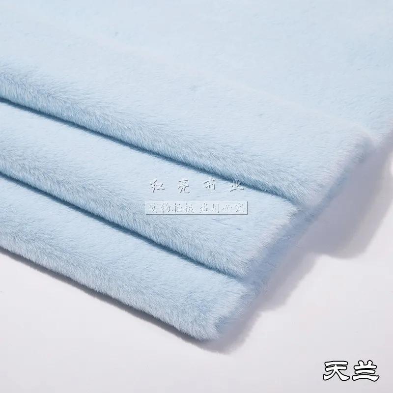 Короткий плюшевый мех ткань по метру для наволочек одежды шитья высококачественная мягкая имитация кроличьего волоса ткань однотонная утолщенная 100cmX160cm небесно-голубой
Короткий плюшевый мех ткань по метру для наволочек одежды шитья высококачественная мягкая имитация кроличьего волоса ткань однотонная утолщенная 100cmX160cm небесно-голубой