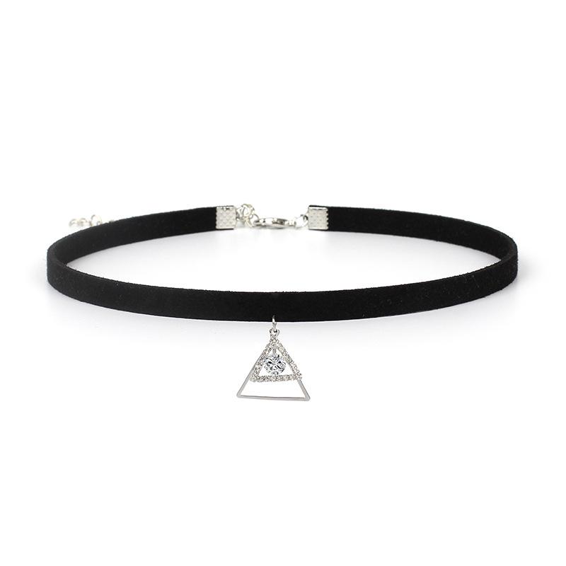 European and American new accessories, zircon short retro geometric simple black choker necklace
European and American new accessories, zircon short retro geometric simple black choker necklace