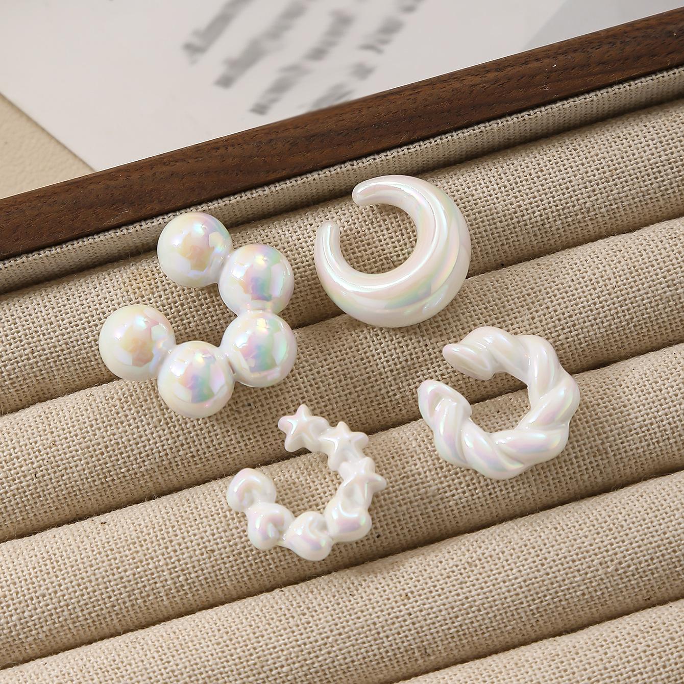 Y2K 4pcs C-shape Resin Ear Clips for Women Girls Without Ear Holes Ear Bone Clips Colorful Simple High-end Earring Set Zircon
Y2K 4pcs C-shape Resin Ear Clips for Women Girls Without Ear Holes Ear Bone Clips Colorful Simple High-end Earring Set Zircon