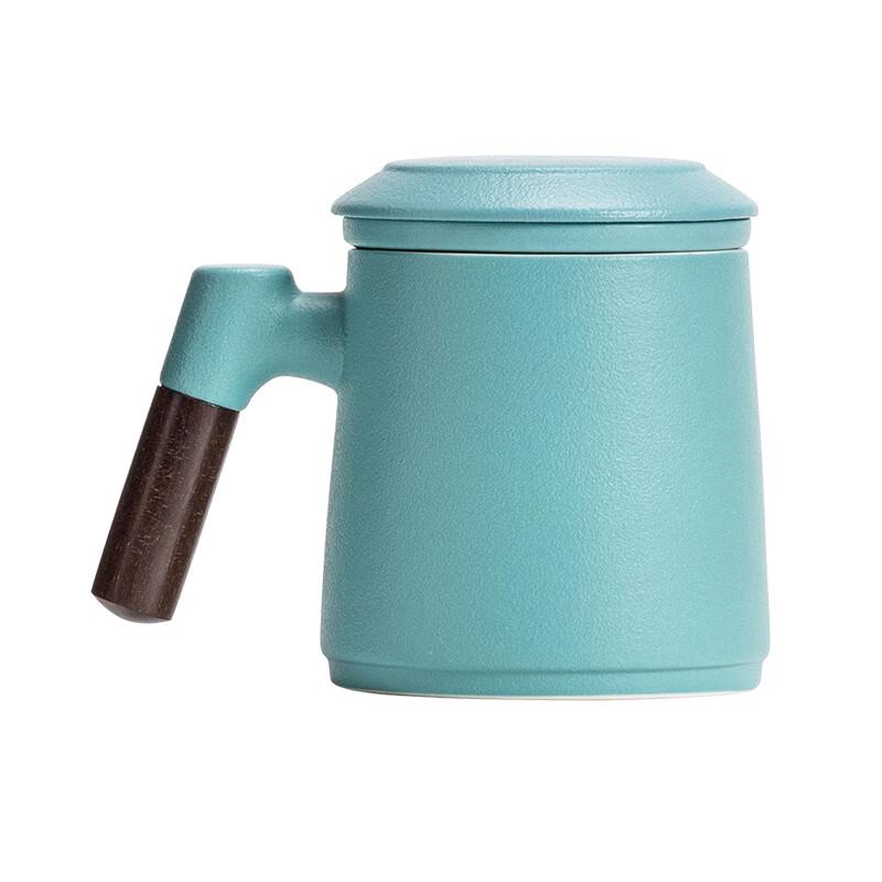 Chaxun Sky Blue Ceramic Tea Cup with Filter and Lid
Chaxun Sky Blue Ceramic Tea Cup with Filter and Lid