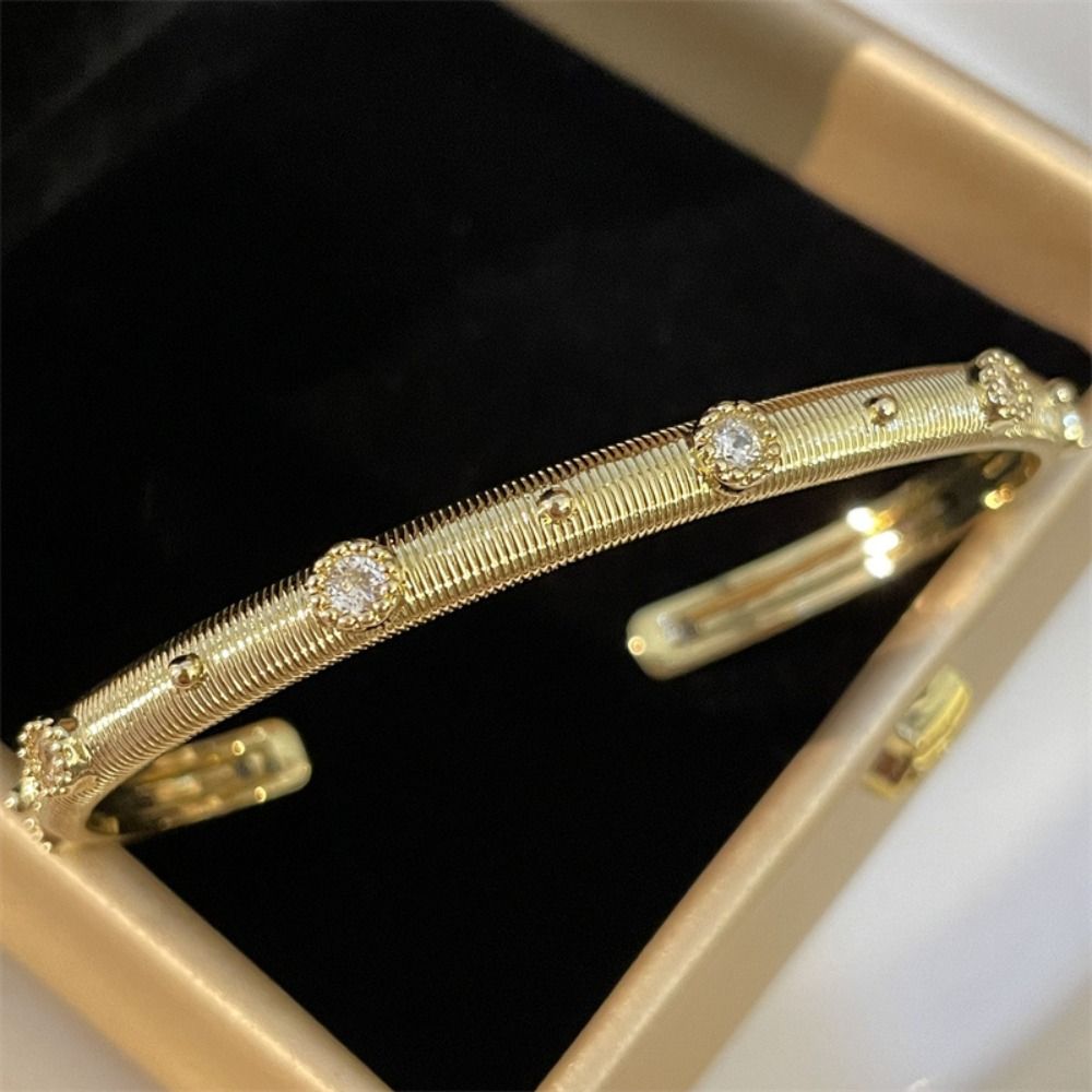 Court Vintage Thread Brushed Zircon Bracelet Brushed Craft Rope Cuff Bracelets Women 1 Pcs
Court Vintage Thread Brushed Zircon Bracelet Brushed Craft Rope Cuff Bracelets Women 1 Pcs