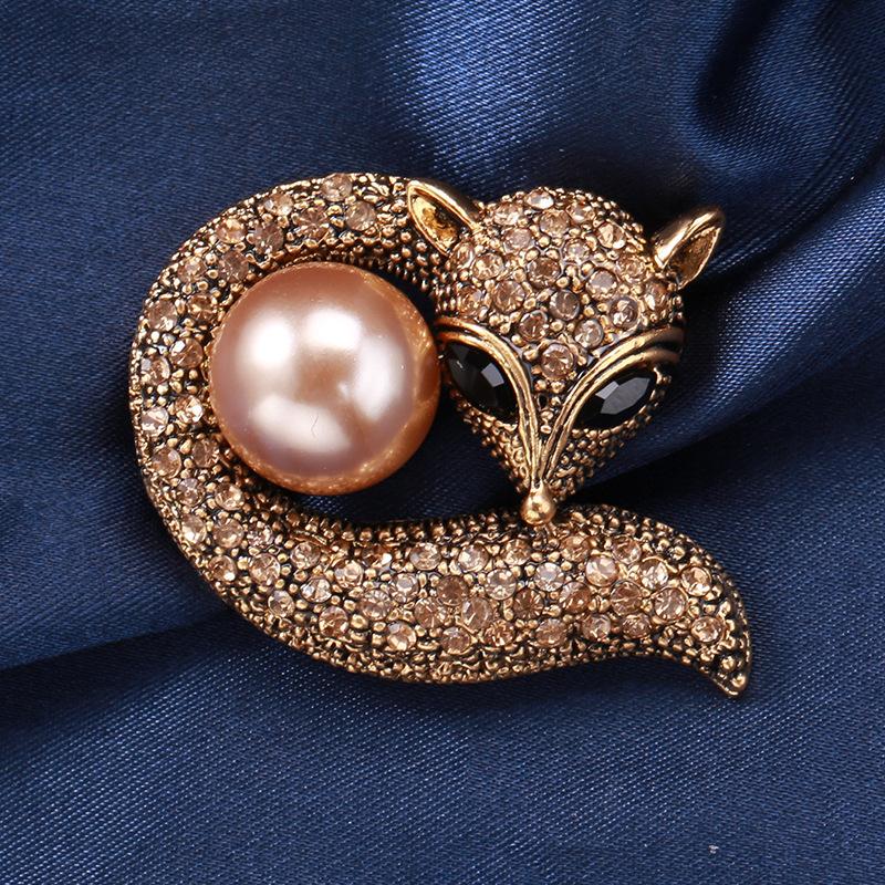 Vintage Luxury Fox Pearl Crystal Badges Brooch For Women Fashion Metal Animal Series Retro Buckle Creative Classic Brooches Pins
Vintage Luxury Fox Pearl Crystal Badges Brooch For Women Fashion Metal Animal Series Retro Buckle Creative Classic Brooches Pins