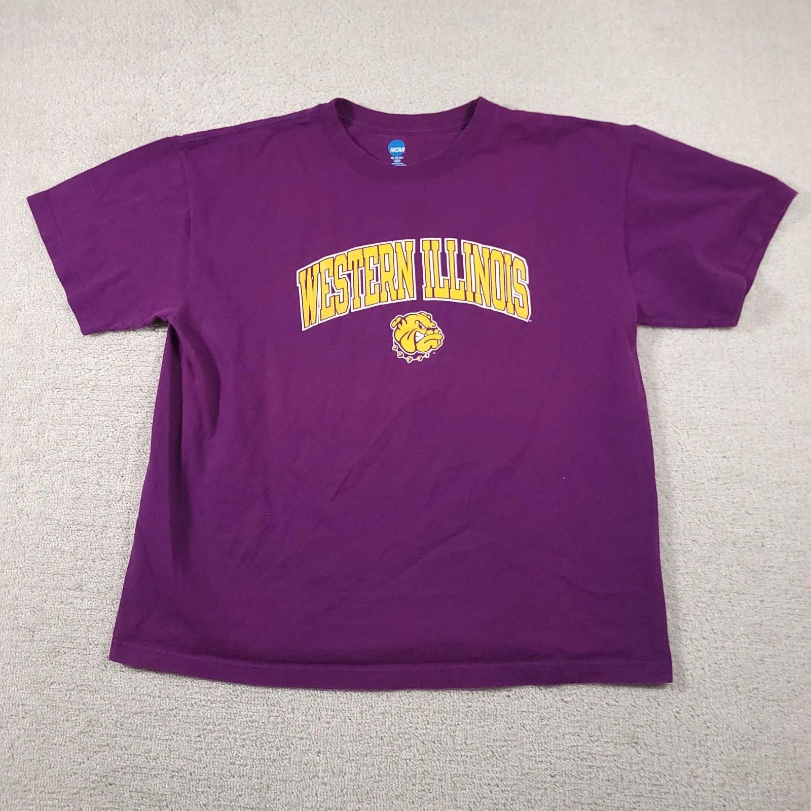 Western Illinois Universit WIU NCAA Tee T-Shirt Mens XL Purple Knights Apparel 140
Western Illinois Universit WIU NCAA Tee T-Shirt Mens XL Purple Knights Apparel 140