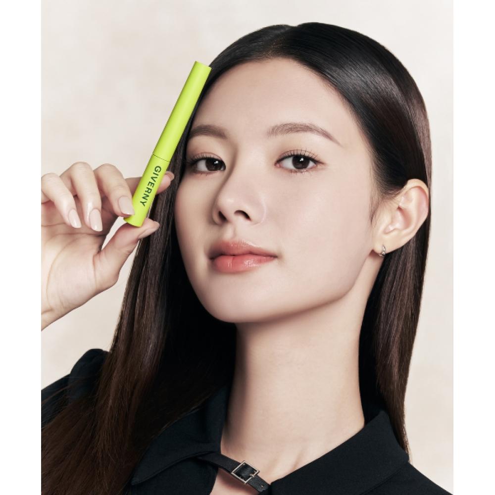 Giverny Close Sensitive Long Lash Mascara 02 black brown
Giverny Close Sensitive Long Lash Mascara 02 black brown