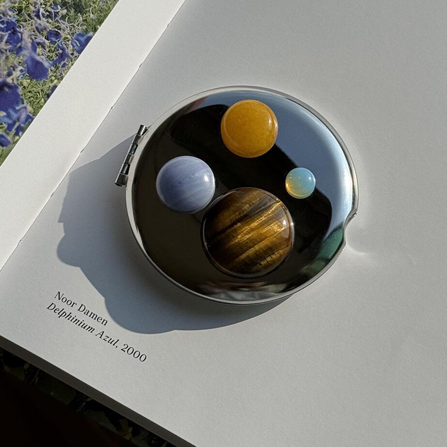 Cute Natural Stone Glass Makeup Mirror Portable Small Mirror Stainless steel double-sided portable 3D flip folding mirror
Cute Natural Stone Glass Makeup Mirror Portable Small Mirror Stainless steel double-sided portable 3D flip folding mirror