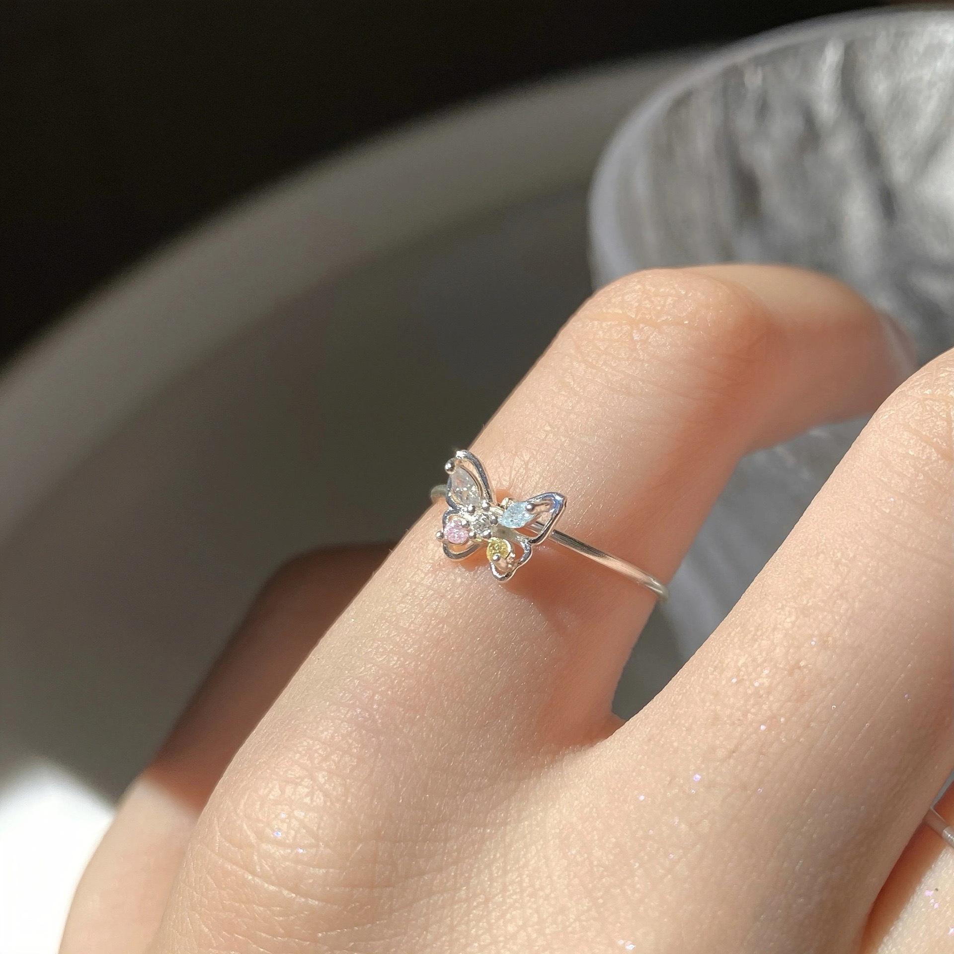 Color Zircon Butterfly Ring Women s Light Luxury Simple Niche Design High-end Ring for Girlfriend Valentine s Day Gift
Color Zircon Butterfly Ring Women s Light Luxury Simple Niche Design High-end Ring for Girlfriend Valentine s Day Gift