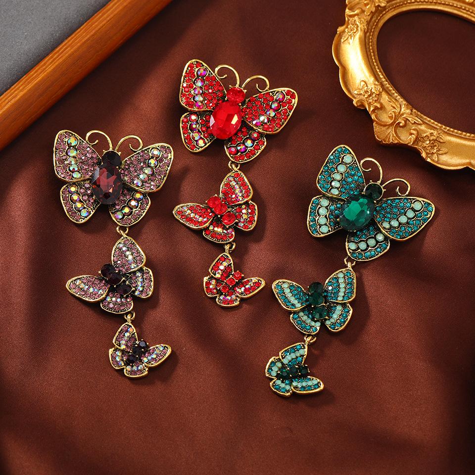 Exquisite Women Classic Butterfly Crystal Brooches Pins Shiny Rhinestone Insect Lapel Pins Badges Party Banquet Accessories Gift
Exquisite Women Classic Butterfly Crystal Brooches Pins Shiny Rhinestone Insect Lapel Pins Badges Party Banquet Accessories Gift