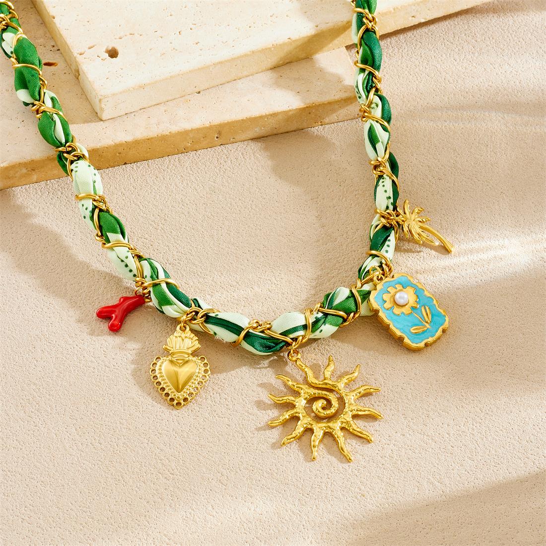 316L Stainless Steel Novelty Design Pearl Flower Spiral Sun Heart Pendant Necklace Women Personalized Trend Neck Chain
316L Stainless Steel Novelty Design Pearl Flower Spiral Sun Heart Pendant Necklace Women Personalized Trend Neck Chain
