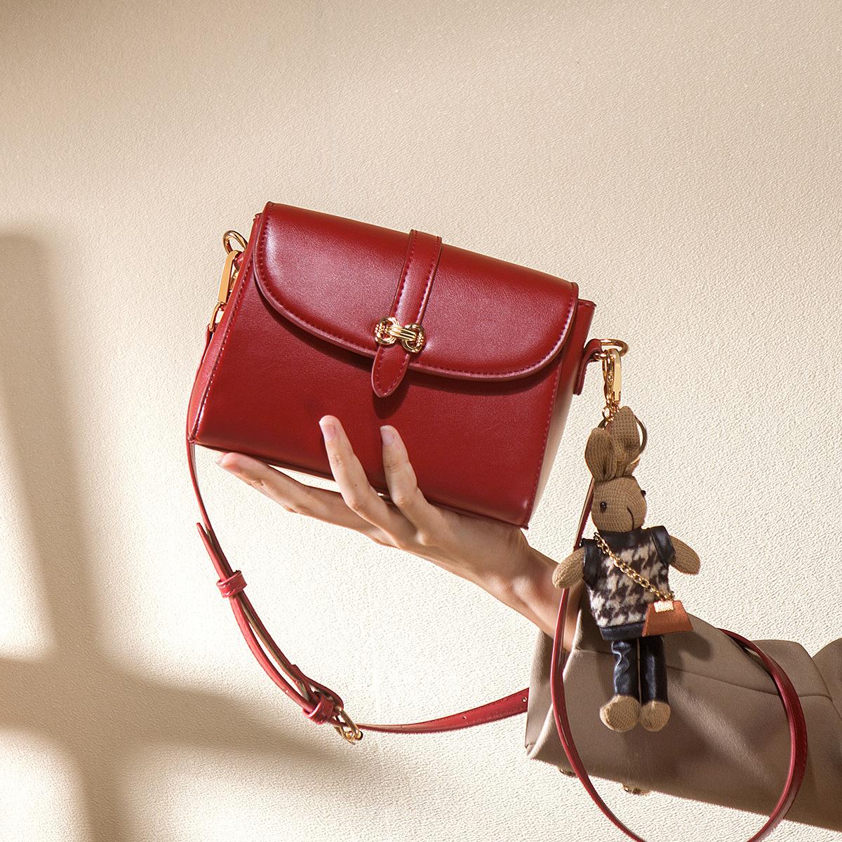 Versatile Commuter Small Square Bag Atmospheric Bride Bag Daily Available Messenger Bag Red Wedding Bag Women червоний
Versatile Commuter Small Square Bag Atmospheric Bride Bag Daily Available Messenger Bag Red Wedding Bag Women червоний