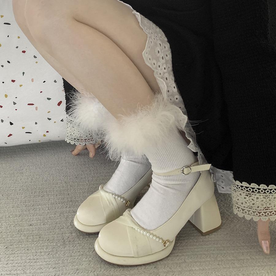 Simple casual retro French thick heel Mary Jane shoes women s new autumn and winter light mouth versatile white single shoes 35
Simple casual retro French thick heel Mary Jane shoes women s new autumn and winter light mouth versatile white single shoes 35