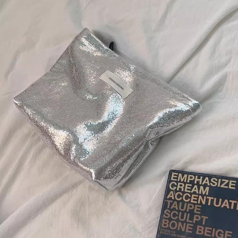Flash Clutch Fashion Shiny Sequins Cosmetic Bag Portable Women Clutch Zipper Pouch Handbag Make Up Toiletries Storage Square Bags
Flash Clutch Fashion Shiny Sequins Cosmetic Bag Portable Women Clutch Zipper Pouch Handbag Make Up Toiletries Storage Square Bags