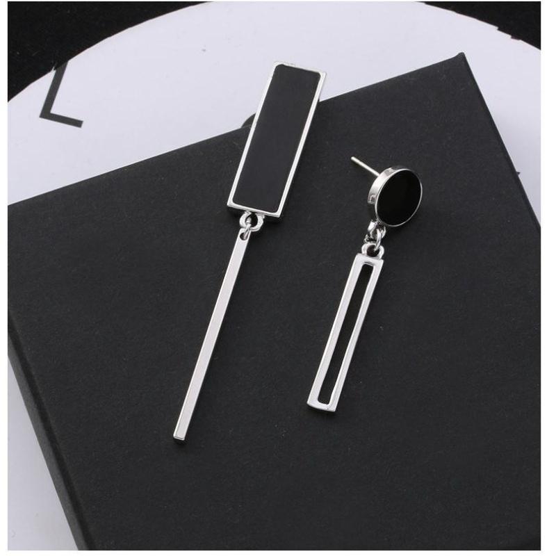 New Temperament Geometric Square Long Asymmetrical Stud Earrings for Women Fashion Charm Black Enamel Dangle Jewelry Accessories
New Temperament Geometric Square Long Asymmetrical Stud Earrings for Women Fashion Charm Black Enamel Dangle Jewelry Accessories