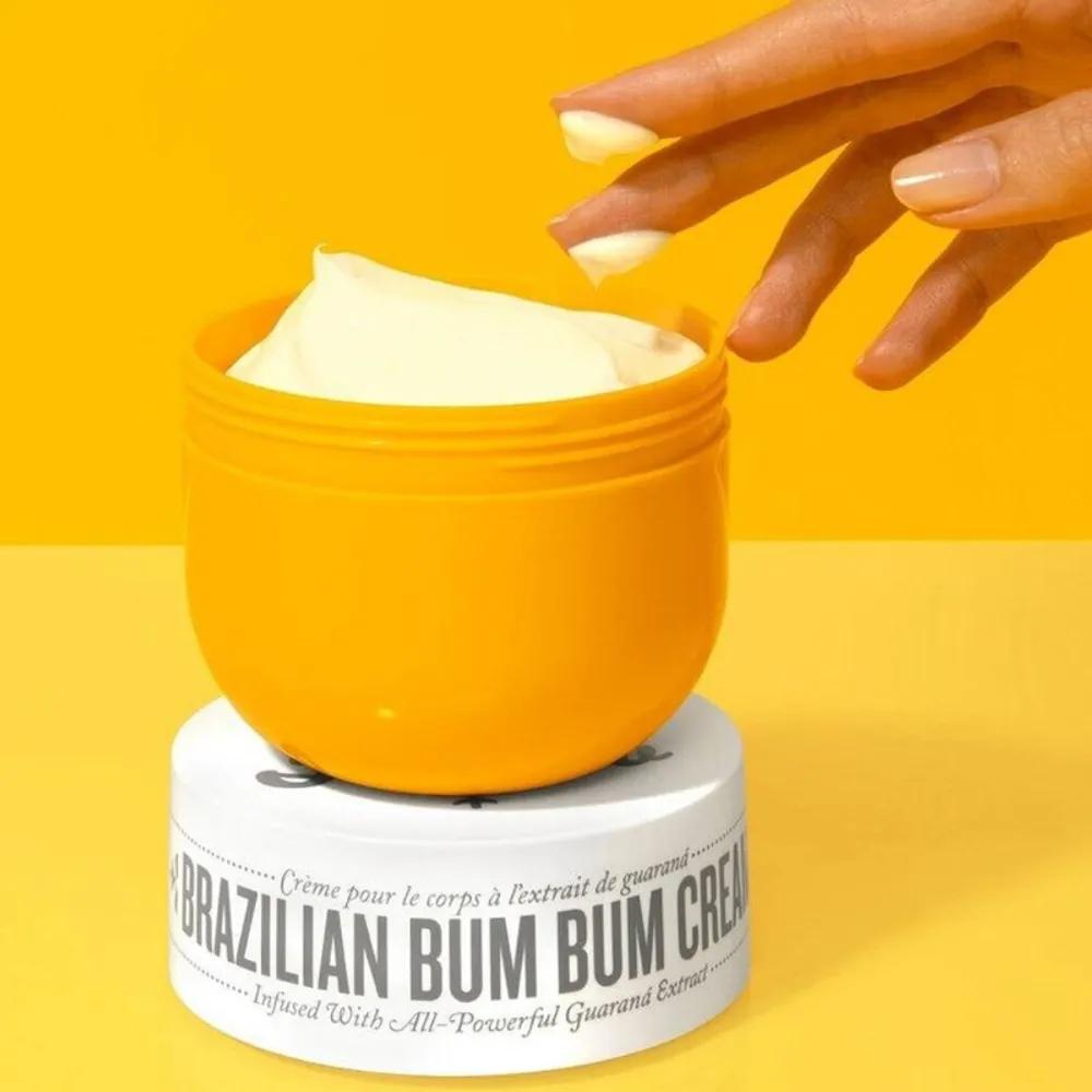 SOL DE JANEIRO Brazilian Bum Bum Cream 240ml
SOL DE JANEIRO Brazilian Bum Bum Cream 240ml