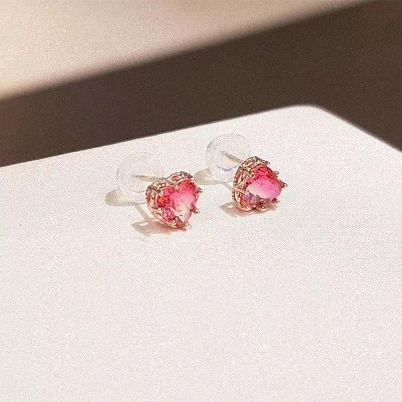 Fashiona new in heart-shaped earrings for women simple sweet small and fresh Ruby earings stud suitable for daily jewelry gifts
Fashiona new in heart-shaped earrings for women simple sweet small and fresh Ruby earings stud suitable for daily jewelry gifts