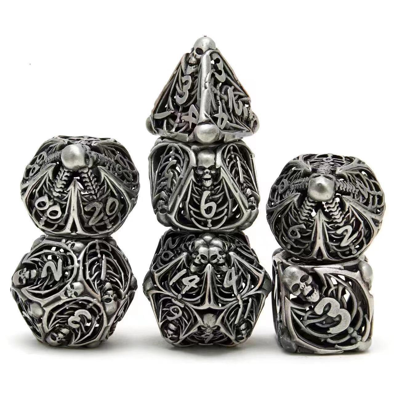 Порожнистий метал DND Game Dice Numbers 7Pcs Set for Dungeons and Dragons RPG MTG Table Games D&D Pathfinder Shadowrun and Math Teaching (з металевим корпусом) сірий
Порожнистий метал DND Game Dice Numbers 7Pcs Set for Dungeons and Dragons RPG MTG Table Games D&D Pathfinder Shadowrun and Math Teaching (з металевим корпусом) сірий