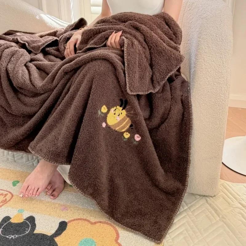 2024 new winter warm thickened three-dimensional towel embroidered triangular needle lamb wool blanket one blanket multi-purpose 70x100cm 1pcs
2024 new winter warm thickened three-dimensional towel embroidered triangular needle lamb wool blanket one blanket multi-purpose 70x100cm 1pcs
