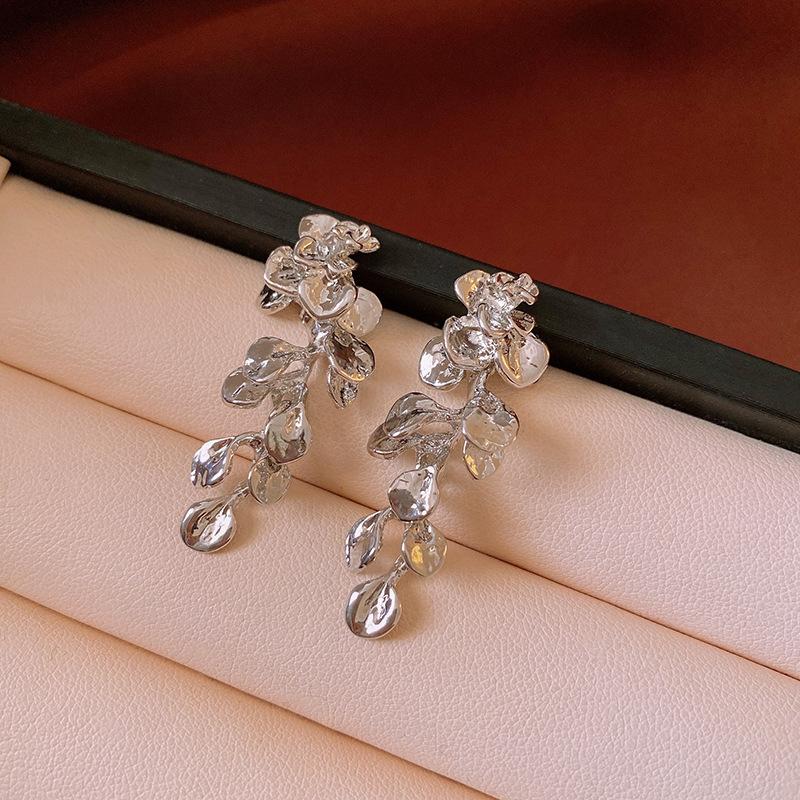 Metal Flower Tassel Geometric Dangle Earrings Women s New Vintage Luxury Design Zircon Daily Accessories медный
Metal Flower Tassel Geometric Dangle Earrings Women s New Vintage Luxury Design Zircon Daily Accessories медный