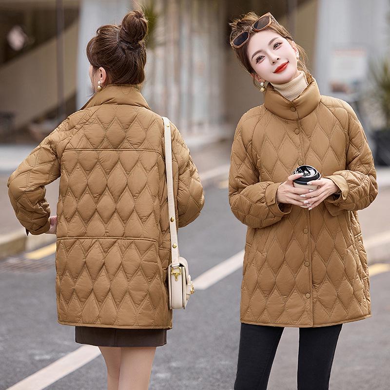 Женская стеганая хлопковая куртка с ромбовидным узором – Зимняя теплая, свободного кроя, воротник-стойка, однобортная. Large 130-150 jin хаки
Женская стеганая хлопковая куртка с ромбовидным узором – Зимняя теплая, свободного кроя, воротник-стойка, однобортная. Large 130-150 jin хаки