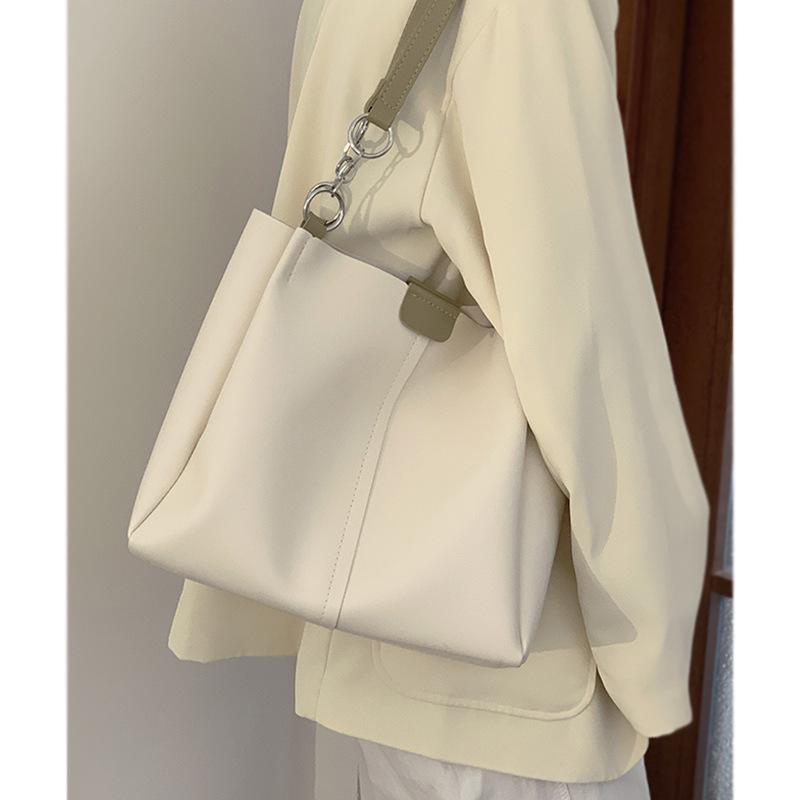 Tote Bag 2025 Autumn Winter New Women s Bag Large Capacity Commuter Bag College Student Class Shoulder Bag Large Bag Handbag White with Green(viney
Tote Bag 2025 Autumn Winter New Women s Bag Large Capacity Commuter Bag College Student Class Shoulder Bag Large Bag Handbag White with Green(viney