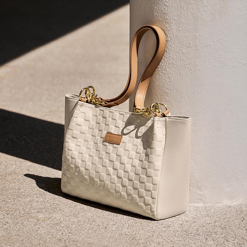 Миссис. Qiao 2025 Модная повседневная сумка-тоут для женщин Новая простая универсальная сумка через плечо Большой вместимости сумка для поездок на работу Long30.5CM、Thick12CM、
Миссис. Qiao 2025 Модная повседневная сумка-тоут для женщин Новая простая универсальная сумка через плечо Большой вместимости сумка для поездок на работу Long30.5CM、Thick12CM、