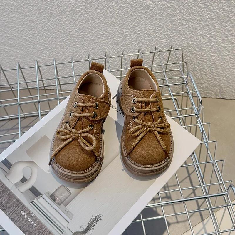 2024 Детские кожаные туфли для девочек, осень, новые модные туфли в британском стиле с мягкой подошвой, нескользящие, универсальные, шикарные, трендовые туфли 23 верблюд
2024 Детские кожаные туфли для девочек, осень, новые модные туфли в британском стиле с мягкой подошвой, нескользящие, универсальные, шикарные, трендовые туфли 23 верблюд