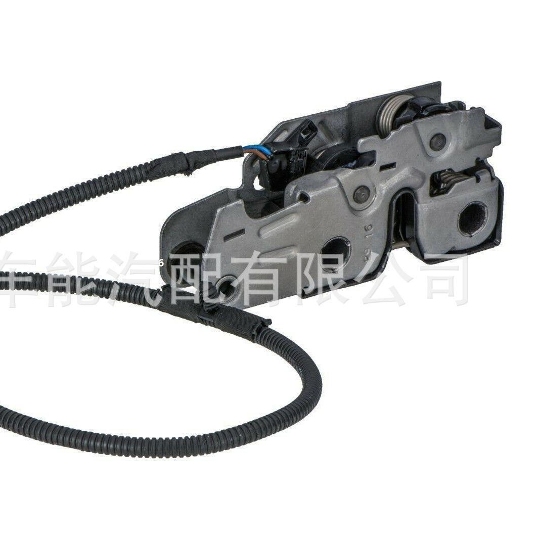 Under-hood Latch with Cable for Golf (5K1823509) 5K1823509
Under-hood Latch with Cable for Golf (5K1823509) 5K1823509