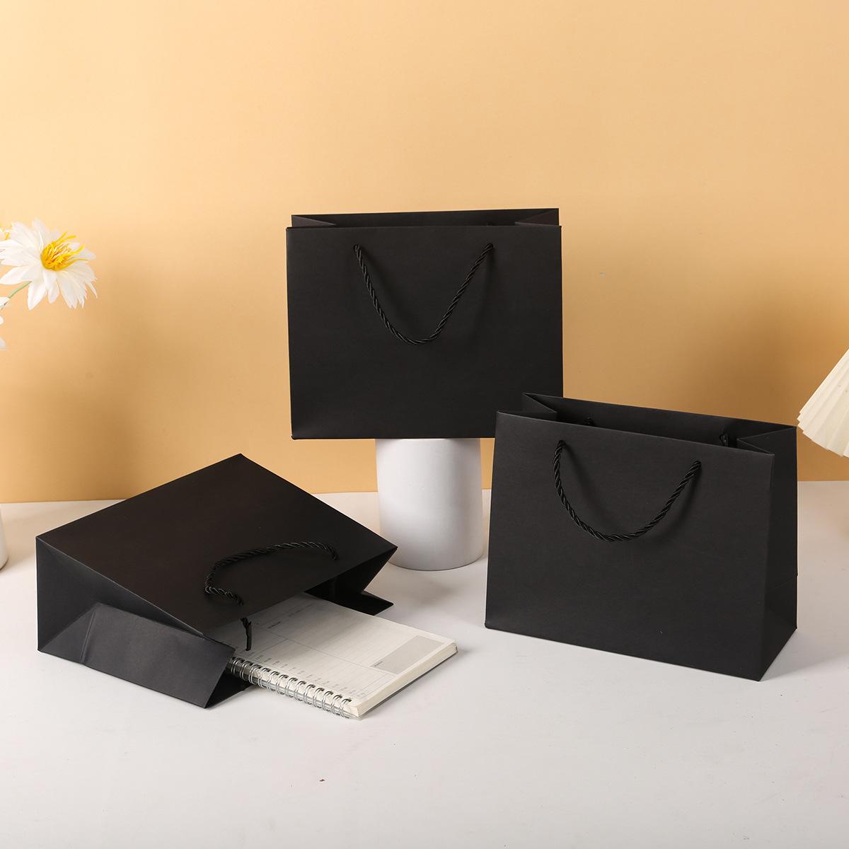 12pcs Elegant Paper Gift Bags with Handles Premium Packaging Bags for Clothing Boutique Shopping Wedding Party Gift Wrap 12pcs&23x18x10cm чорний
12pcs Elegant Paper Gift Bags with Handles Premium Packaging Bags for Clothing Boutique Shopping Wedding Party Gift Wrap 12pcs&23x18x10cm чорний