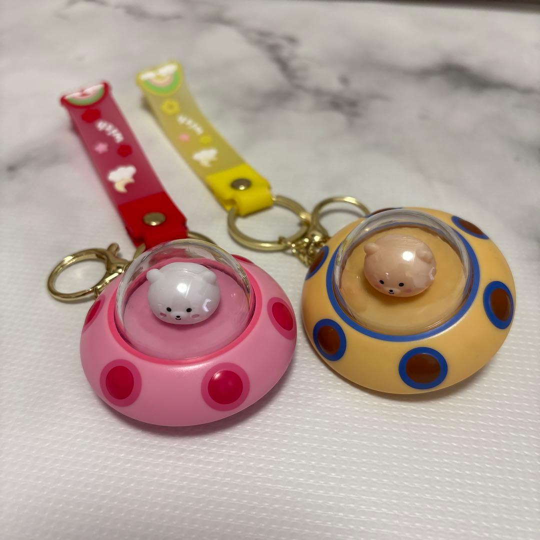 UFO spaceship two bear Hikaru keychains.
UFO spaceship two bear Hikaru keychains.
