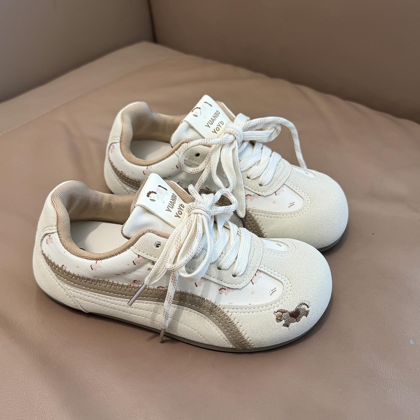 Versatile racing shoes women s 2026 autumn explosion cute non-collision casual moral training shoes 41-43 large size women s shoes 39 standard size
Versatile racing shoes women s 2026 autumn explosion cute non-collision casual moral training shoes 41-43 large size women s shoes 39 standard size