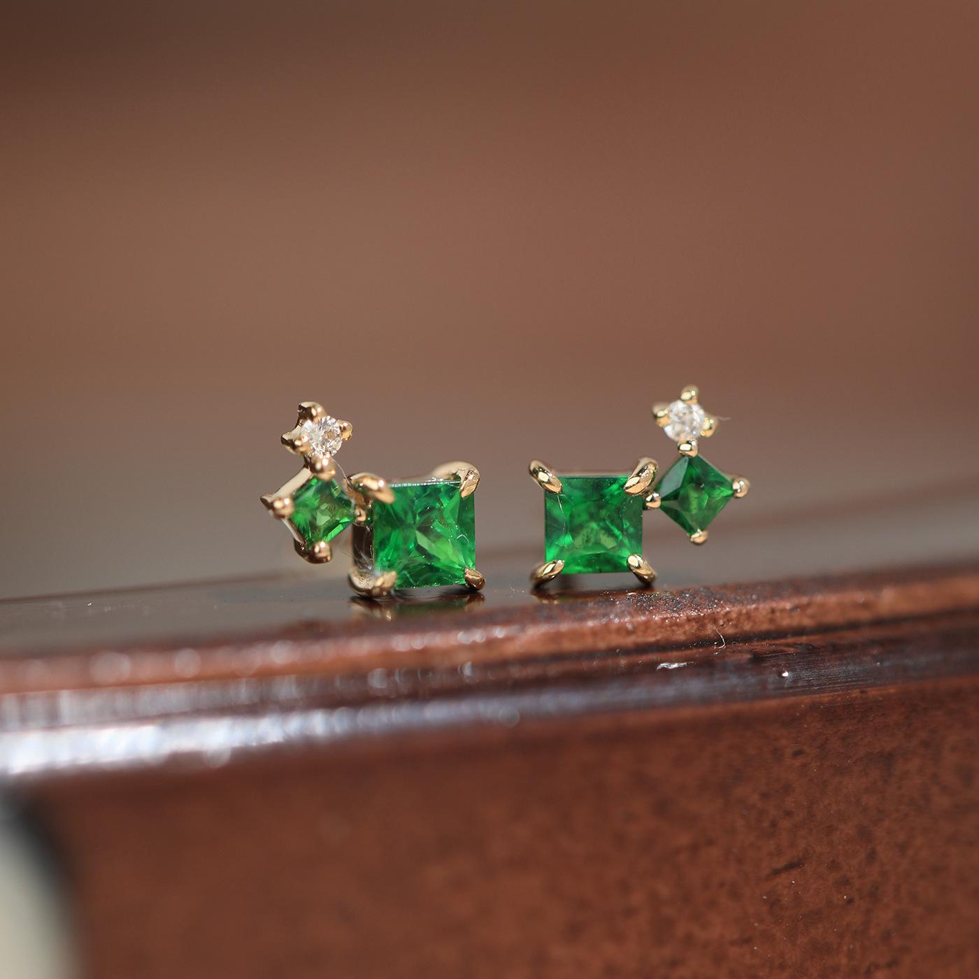 S925 Sterling Silver Plated 18K Gold Inlaid Square Green Zircon Earrings French Luxury Retro Ear Accessory Silver
S925 Sterling Silver Plated 18K Gold Inlaid Square Green Zircon Earrings French Luxury Retro Ear Accessory Silver