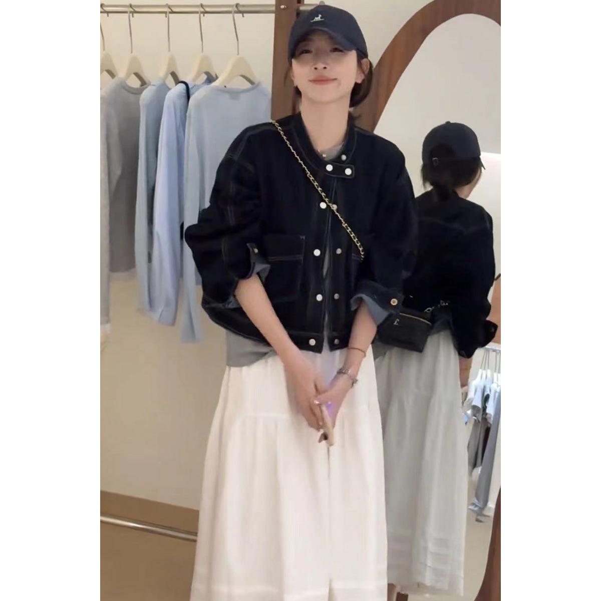 Женская ретро синяя джинсовая куртка, маленькая повседневная модель весна 2025 S 42-52kg
Женская ретро синяя джинсовая куртка, маленькая повседневная модель весна 2025 S 42-52kg