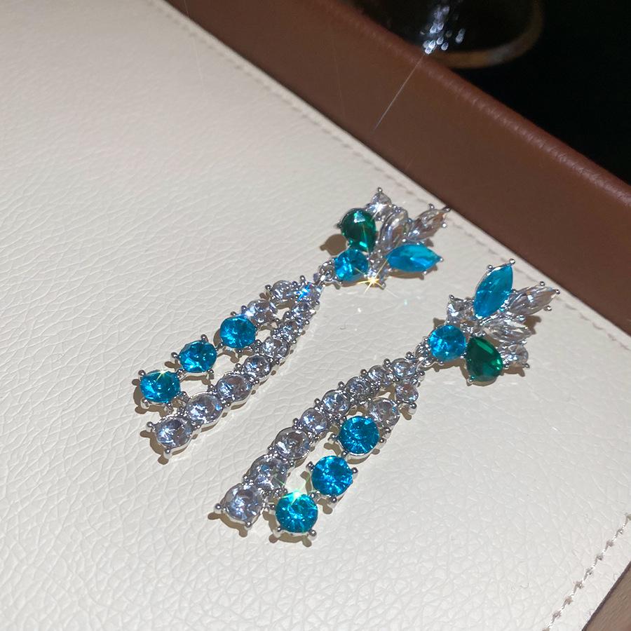 High-End Luxury Rhinestone Flower Pendant Necklace
High-End Luxury Rhinestone Flower Pendant Necklace