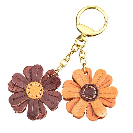 Keychain Pendant Double Design Chrysanthemum Soft Imitation Retro Style Leather Key Holder D
Keychain Pendant Double Design Chrysanthemum Soft Imitation Retro Style Leather Key Holder D