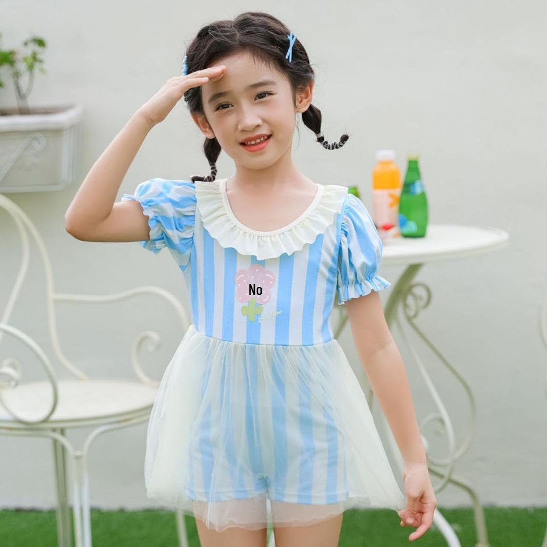 Girls One-Piece Swimsuit with Peter Pan Collar and Bow - Cute and Lively Design for Kids S (25-36 kg/110 cm)
Girls One-Piece Swimsuit with Peter Pan Collar and Bow - Cute and Lively Design for Kids S (25-36 kg/110 cm)
