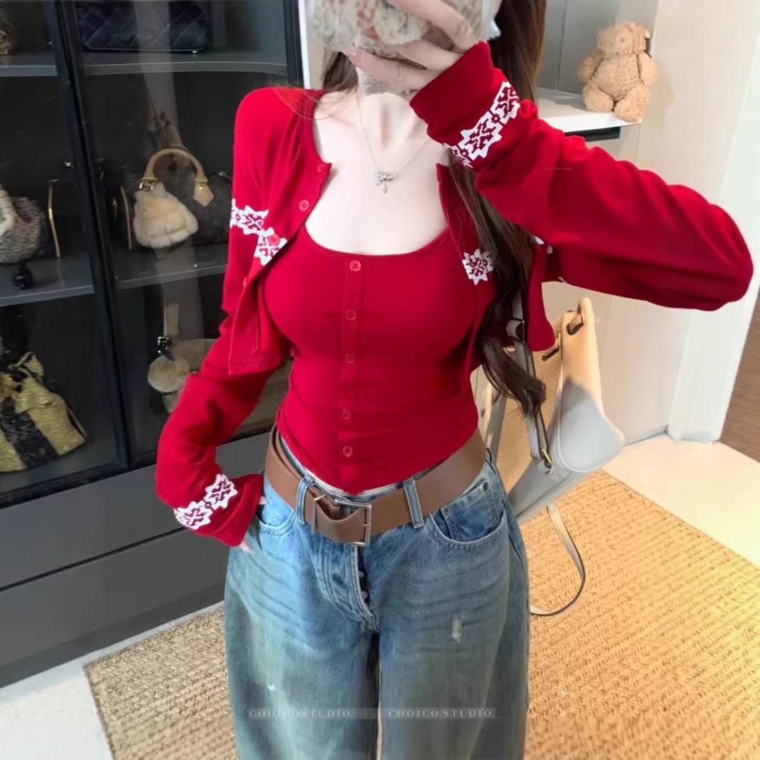 Women s High-End Fair Isle Knit Cardigan and Tank Top Set - Red, Autumn/Winter Collection Small
Women s High-End Fair Isle Knit Cardigan and Tank Top Set - Red, Autumn/Winter Collection Small