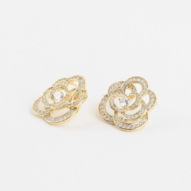 Women s Flower Cubic Daily Earrings A28390_Single Item
Women s Flower Cubic Daily Earrings A28390_Single Item