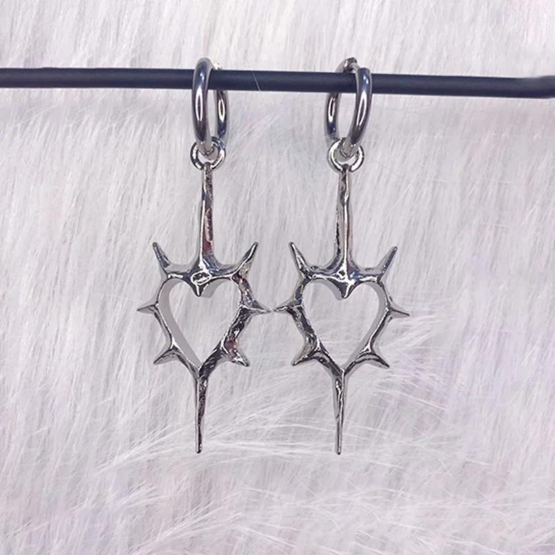 New Punk Rock Hollow Thorns Love Heart Pendant Hoop Earrings for Women Men Lover Fashion Cool Rivets Spike Earings Zircon
New Punk Rock Hollow Thorns Love Heart Pendant Hoop Earrings for Women Men Lover Fashion Cool Rivets Spike Earings Zircon