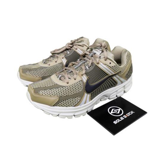 Nike Zoom Vomero 5 Low Green - FJ1915-200 EU 40.5
Nike Zoom Vomero 5 Low Green - FJ1915-200 EU 40.5