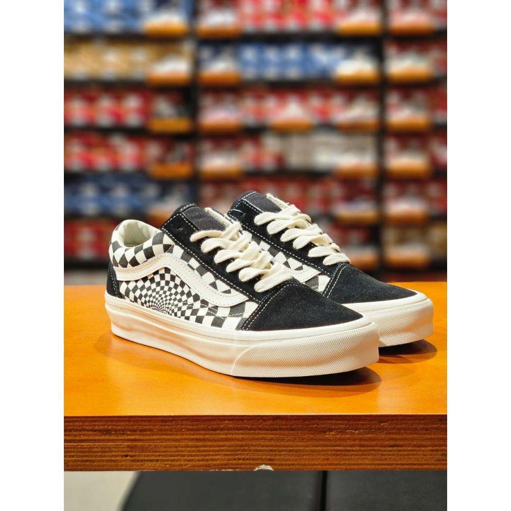 Vans Unisex Old School 36 Radial Mte Checker Black Marshmallow Vn000cy2t5o Sneakers 220
Vans Unisex Old School 36 Radial Mte Checker Black Marshmallow Vn000cy2t5o Sneakers 220