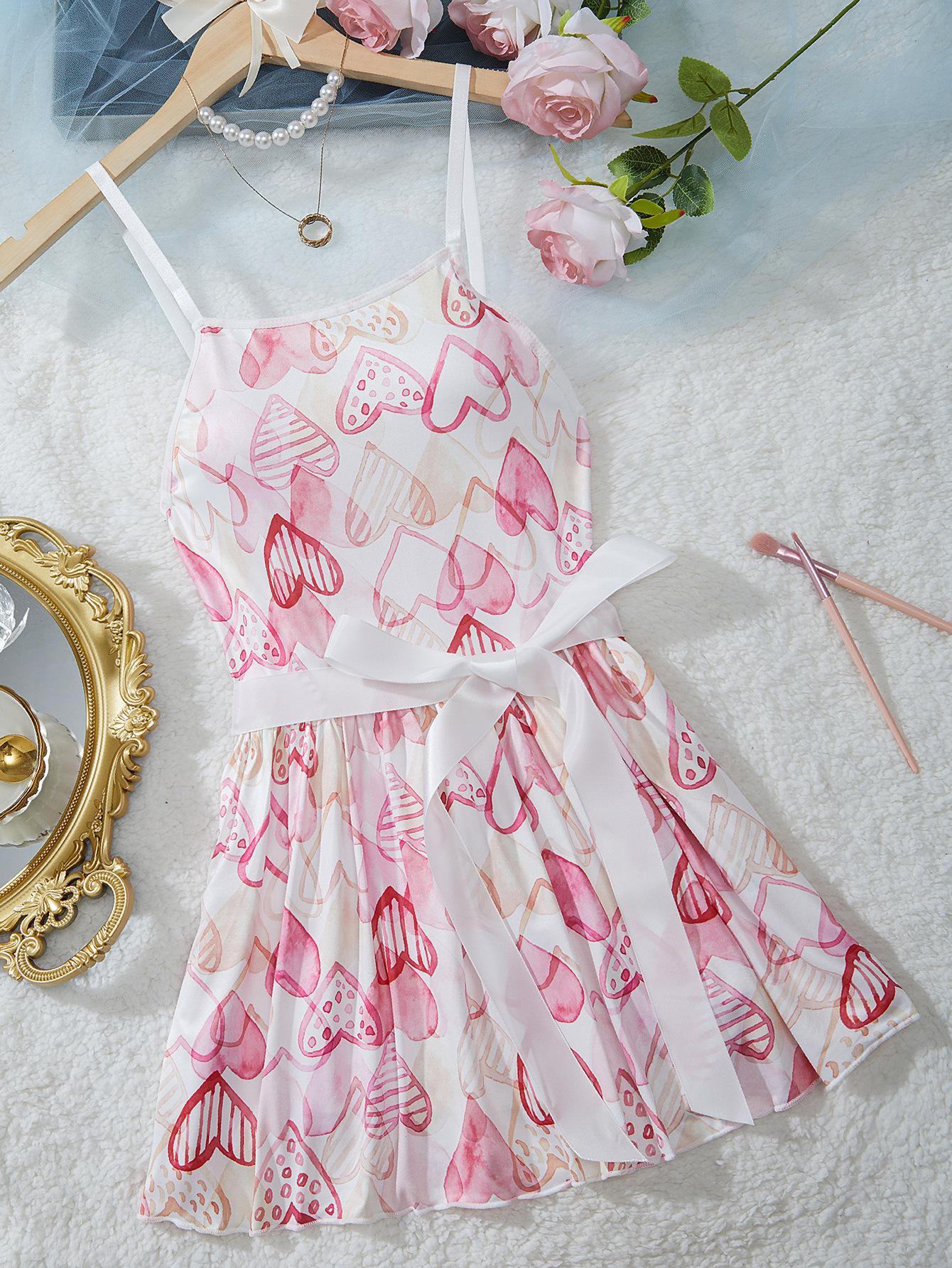 New, explosive European and American style, romantic and gentle imperial sister, love printing suspender skirt is beautiful S
New, explosive European and American style, romantic and gentle imperial sister, love printing suspender skirt is beautiful S