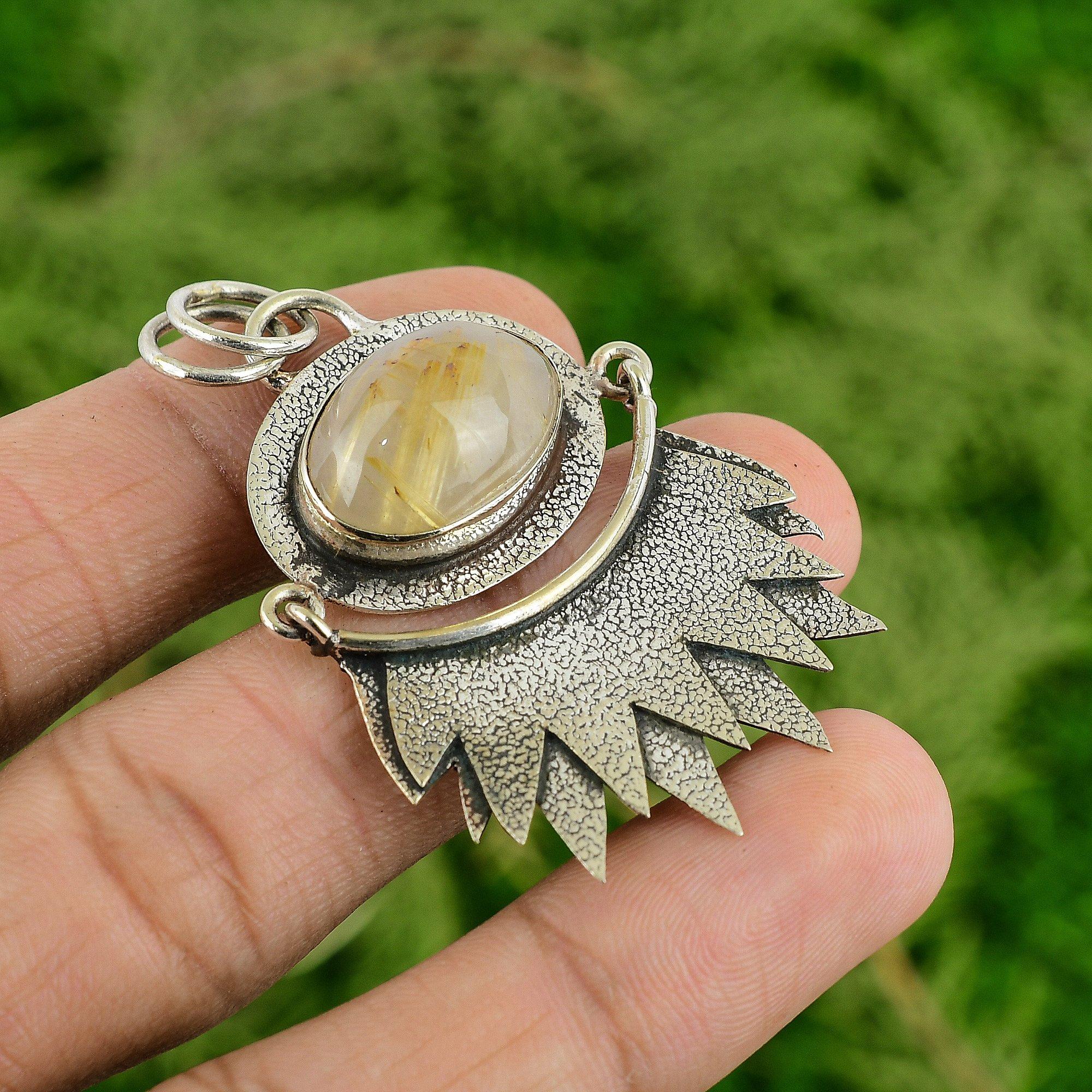 День дочери Распродажа Золотистый рутил Драгоценный камень Бохо Подвеска Ювелирное изделие Стерлинговое серебро
День дочери Распродажа Золотистый рутил Драгоценный камень Бохо Подвеска Ювелирное изделие Стерлинговое серебро