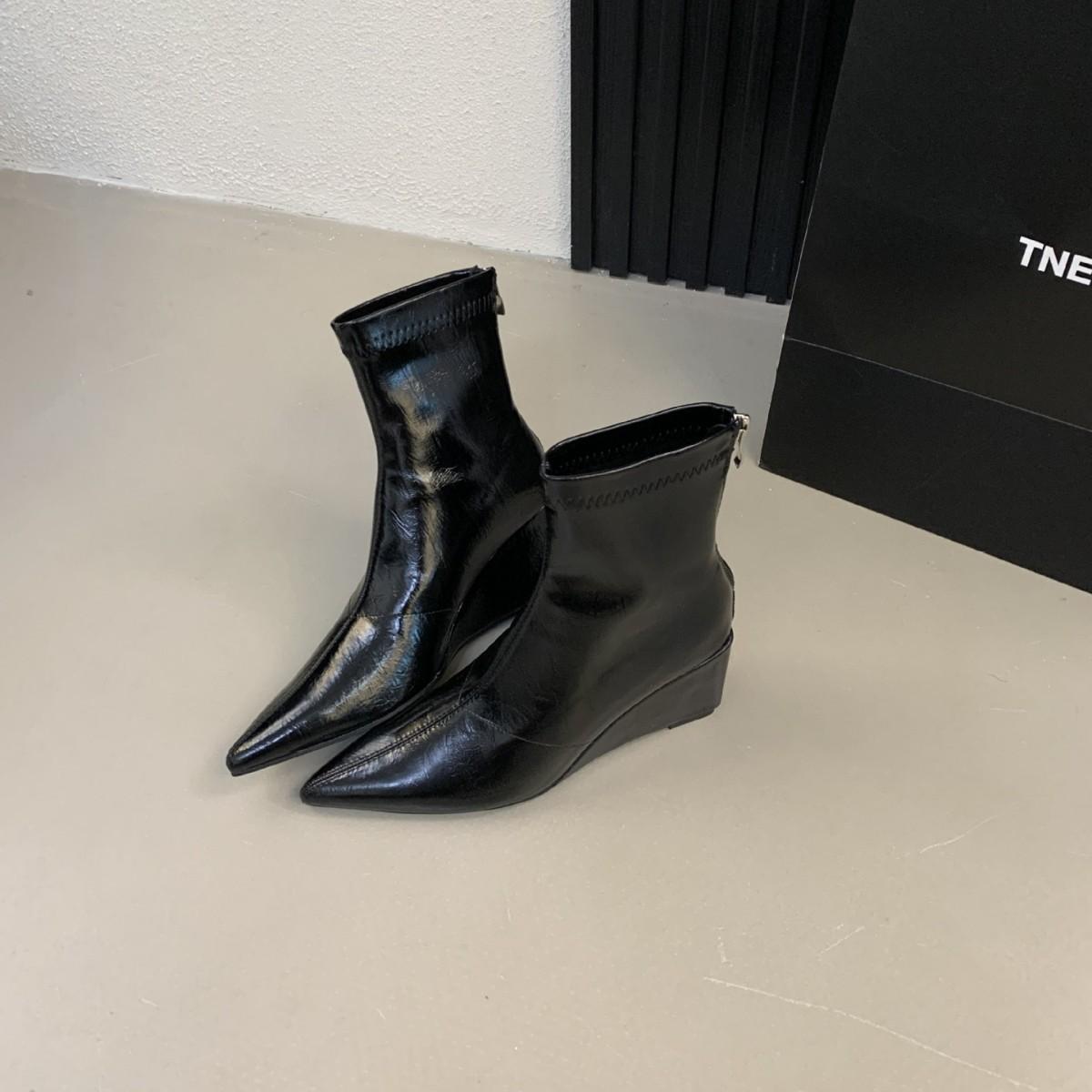 2025 autumn and winter new pointed rear zipper low tube Martin fashion women s short boots thin boots 40 коричневый
2025 autumn and winter new pointed rear zipper low tube Martin fashion women s short boots thin boots 40 коричневый