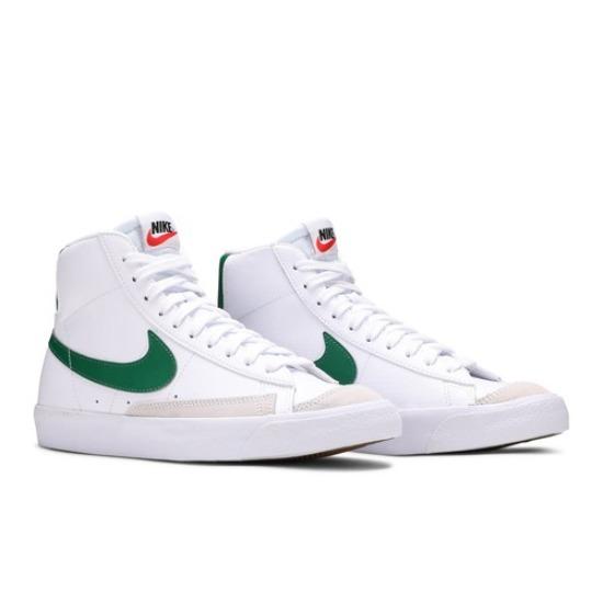 Nike Blazer Mid 77 GS White Pine Green DA4086-115 EU 36 сосна зелений колір/білий
Nike Blazer Mid 77 GS White Pine Green DA4086-115 EU 36 сосна зелений колір/білий