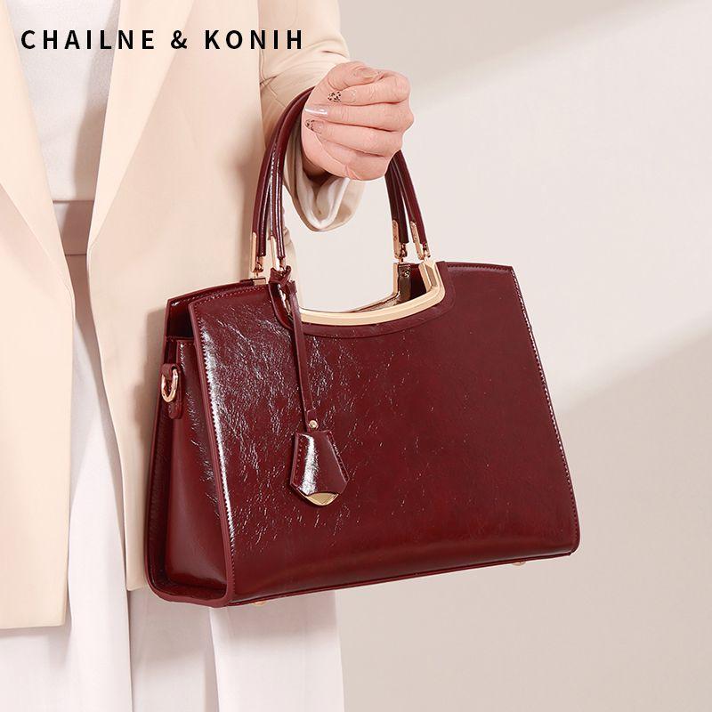 Wedding Bag Women Red Bag Bridal Bag 2025 New Handbag Daily Available Middle-Aged Wedding Mom Messenger Bag Oil wax red(Gift bag + silk scarf)
Wedding Bag Women Red Bag Bridal Bag 2025 New Handbag Daily Available Middle-Aged Wedding Mom Messenger Bag Oil wax red(Gift bag + silk scarf)