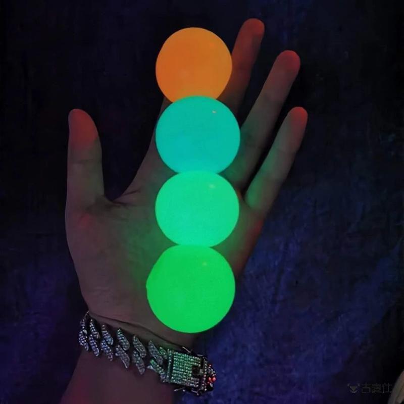 Luminous Glow-in-the-Dark Sticky Target Ball - Decompression Toy for Ceiling and Wall-Climbing 3 Large Luminous Glow Balls 6CM (Random Colors)
Luminous Glow-in-the-Dark Sticky Target Ball - Decompression Toy for Ceiling and Wall-Climbing 3 Large Luminous Glow Balls 6CM (Random Colors)