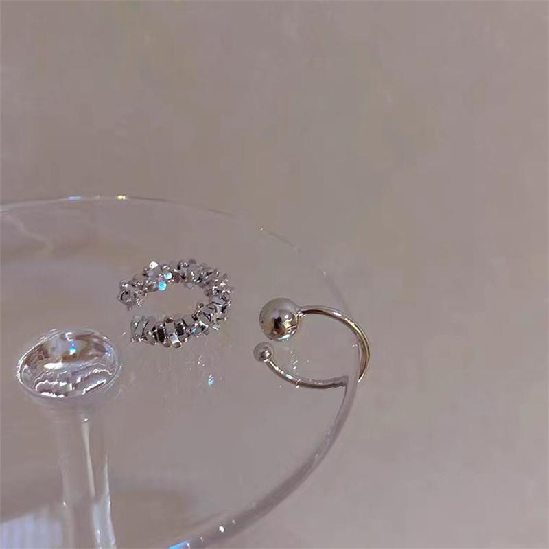 2Pcs Korean Personality No Ear Hole Small Cool Style Cut Metal Earbone Clip Earring for Women Zircon Wholesale Girl Gift
2Pcs Korean Personality No Ear Hole Small Cool Style Cut Metal Earbone Clip Earring for Women Zircon Wholesale Girl Gift