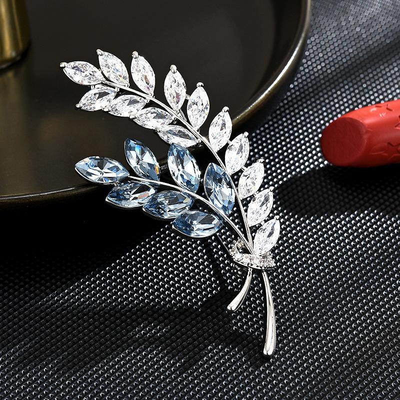 Women s Fashionable And Elegant Simulation Pearl Wheat Ear Brooch With Micro Inlaid Zircon Luxury Accessories Clothing Brooch
Women s Fashionable And Elegant Simulation Pearl Wheat Ear Brooch With Micro Inlaid Zircon Luxury Accessories Clothing Brooch