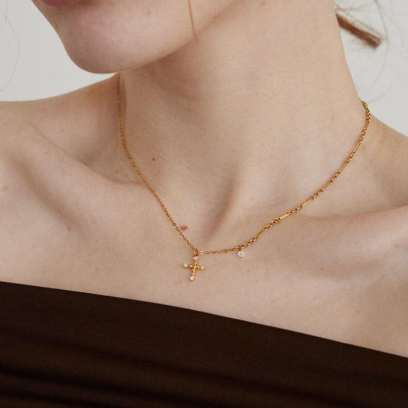 MERRYMOTIVE Dot cross and mix chain gold necklace Free
MERRYMOTIVE Dot cross and mix chain gold necklace Free