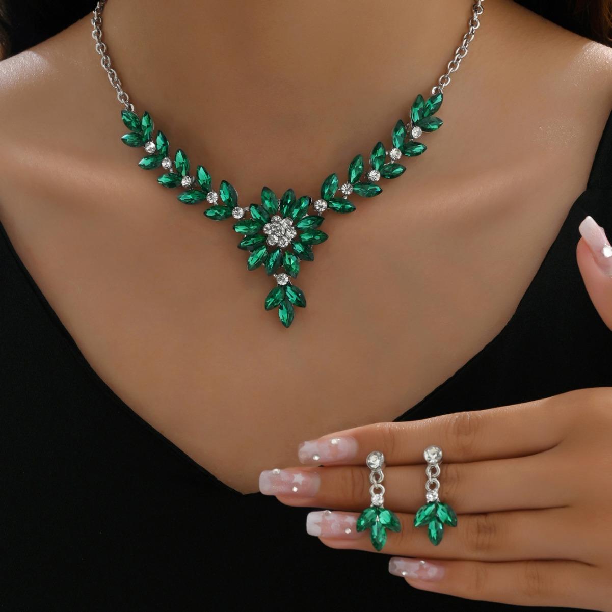 Spring 2025 new alloy inlaid crystal necklace earrings two-piece set, women s jewelry set
Spring 2025 new alloy inlaid crystal necklace earrings two-piece set, women s jewelry set