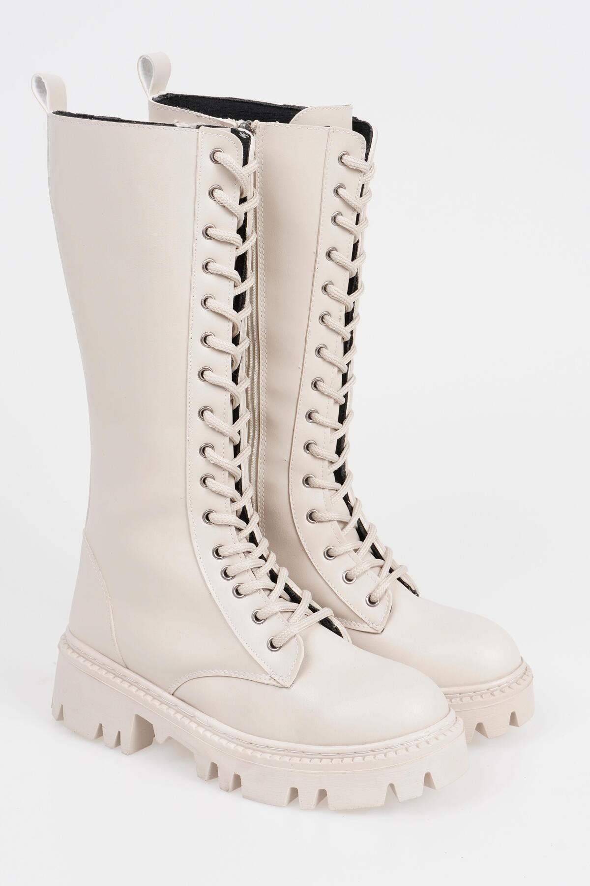 Женские ботинки до колена на шнуровке с толстым носком и подошвой
Женские ботинки до колена на шнуровке с толстым носком и подошвой